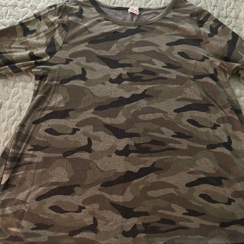 Women's 1x camouflage Khaki and Green T-shirt - Picture 1 of 7